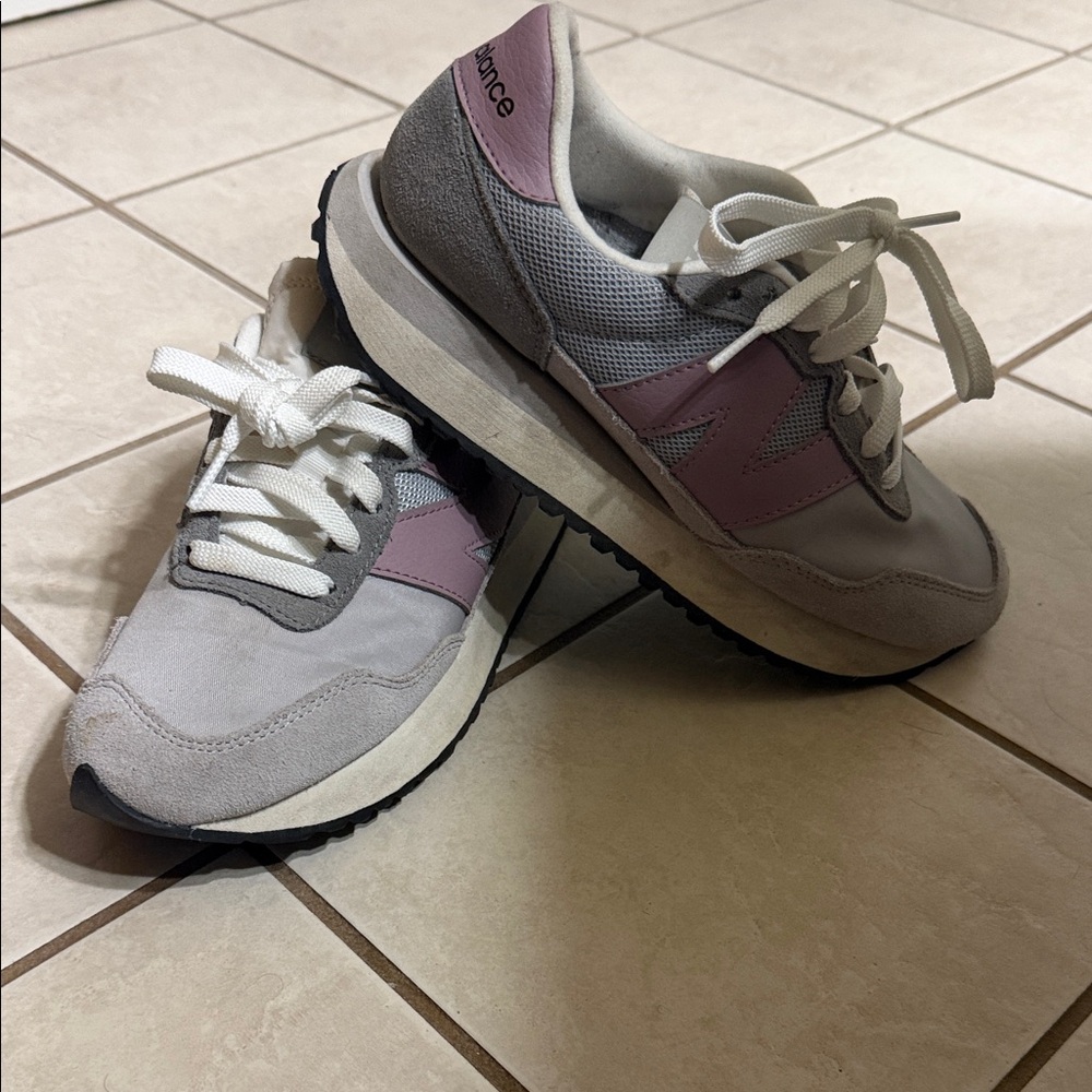 New Balance Women's Sneakers in Pink and Gray